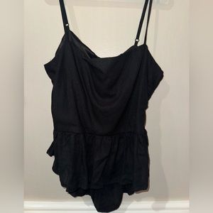 Francesca‘s open back with bow